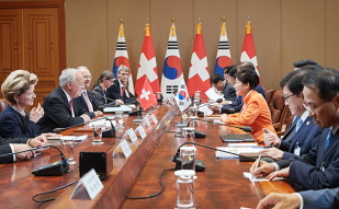 Korean, Swiss leaders hold summit
