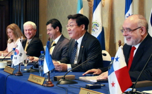 Korea, 6 Central American nations sign FTA