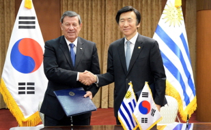 Korea, Uruguay discuss denuclearization, cooperation