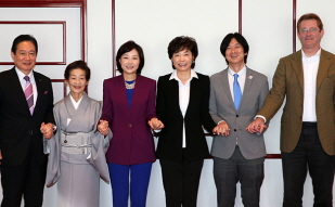 Gov\`t vows to expand media industry, tourism between Korea, Japan