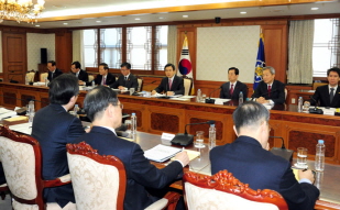 Acting president leads meeting to discuss Korean Peninsula, regional issues