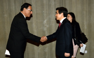 Korea discusses cooperation with Peru, APEC