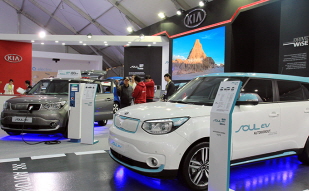 Electric vehicle expo shows off green tech