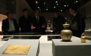 Seoul exhibit unveils Baekje treasures