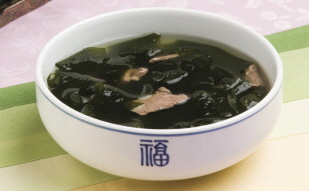 Korean recipe: Miyeokguk seaweed soup