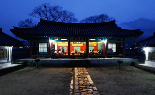 Beautiful Night Tour in Gyeongju